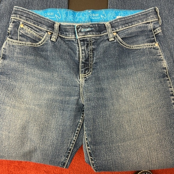 Wrangler size 9/10 by 32 long - Picture 4 of 6